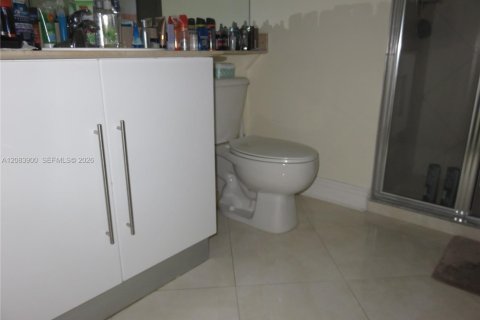 Condominio en alquiler en Miami, Florida, 2 dormitorios, 108.6 m2 № 2353575 - foto 14