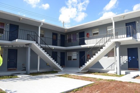 Commercial property in Lake Worth, Florida 531.77 sq.m. № 2030653 - photo 3