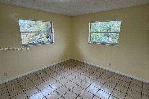 Commercial property in Lake Worth, Florida 531.77 sq.m. № 2030653 - photo 19