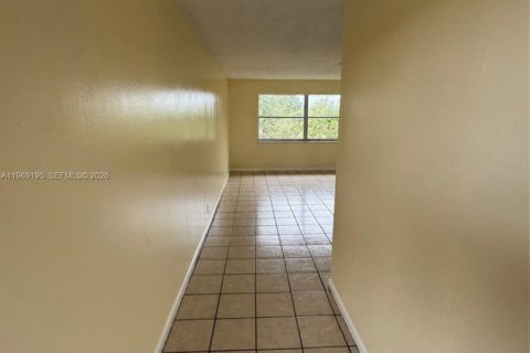 Commercial property in Lake Worth, Florida 531.77 sq.m. № 2030653 - photo 12