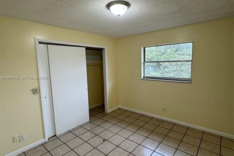 Commercial property in Lake Worth, Florida 531.77 sq.m. № 2030653 - photo 18