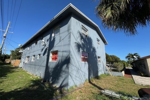 Commercial property in Lake Worth, Florida 531.77 sq.m. № 2030653 - photo 8