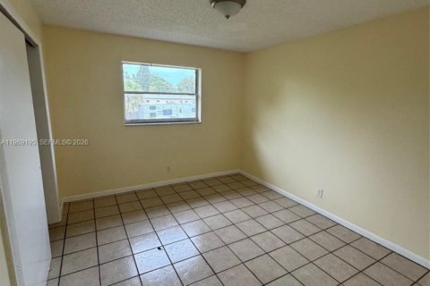 Commercial property in Lake Worth, Florida 531.77 sq.m. № 2030653 - photo 17