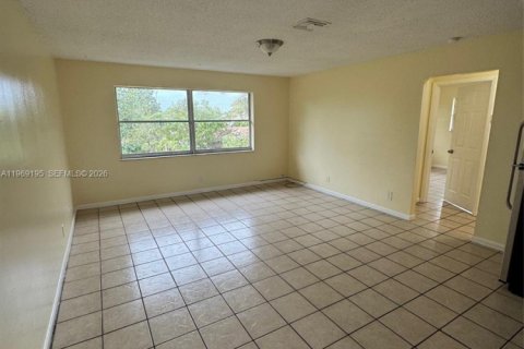 Commercial property in Lake Worth, Florida 531.77 sq.m. № 2030653 - photo 13