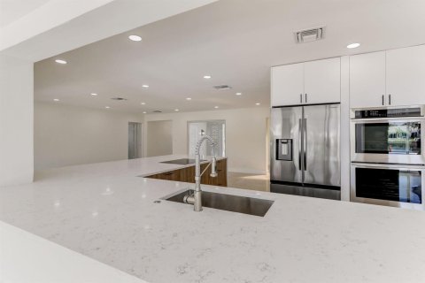 House in Fort Lauderdale, Florida 3 bedrooms, 218.23 sq.m. № 2174236 - photo 23
