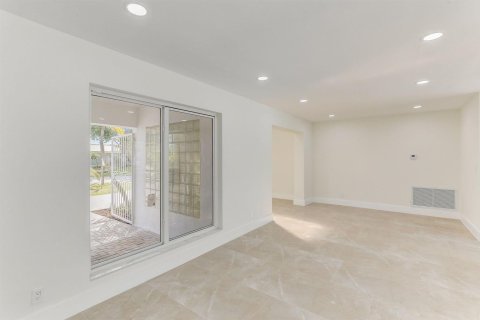 House in Fort Lauderdale, Florida 3 bedrooms, 218.23 sq.m. № 2174236 - photo 7