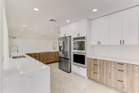 House in Fort Lauderdale, Florida 3 bedrooms, 218.23 sq.m. № 2174236 - photo 19