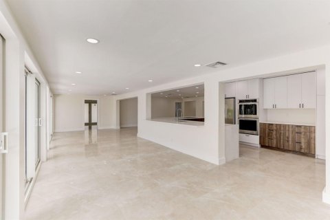 House in Fort Lauderdale, Florida 3 bedrooms, 218.23 sq.m. № 2174236 - photo 15