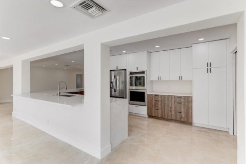 House in Fort Lauderdale, Florida 3 bedrooms, 218.23 sq.m. № 2174236 - photo 16