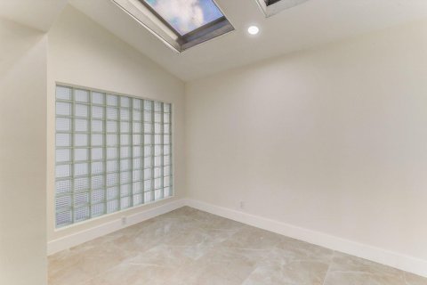 House in Fort Lauderdale, Florida 3 bedrooms, 218.23 sq.m. № 2174236 - photo 9