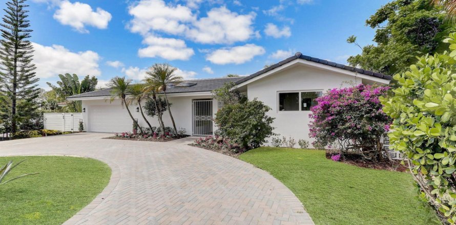 House in Fort Lauderdale, Florida 3 bedrooms, 218.23 sq.m. № 2174236