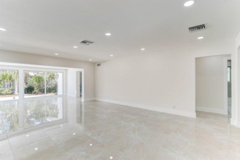 House in Fort Lauderdale, Florida 3 bedrooms, 218.23 sq.m. № 2174236 - photo 13