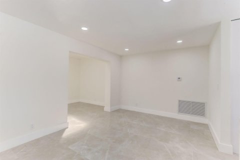 House in Fort Lauderdale, Florida 3 bedrooms, 218.23 sq.m. № 2174236 - photo 8