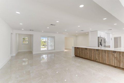 House in Fort Lauderdale, Florida 3 bedrooms, 218.23 sq.m. № 2174236 - photo 14