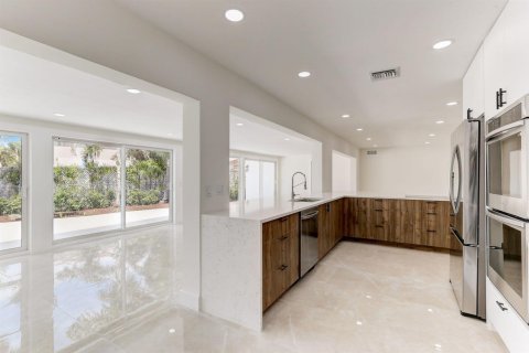 House in Fort Lauderdale, Florida 3 bedrooms, 218.23 sq.m. № 2174236 - photo 22