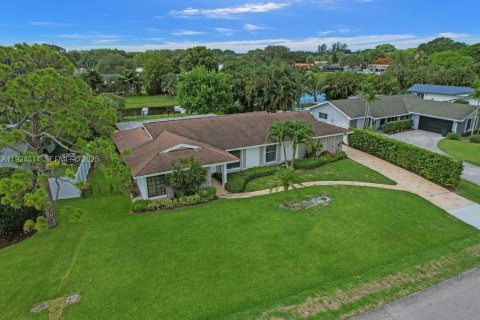 Снять в аренду виллу или дом в Палм-Бич-Гарденс, Флорида 3 спальни, 203.18м2, № 1984598 - фото 2