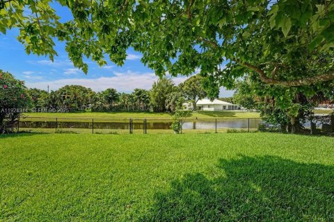 Снять в аренду виллу или дом в Палм-Бич-Гарденс, Флорида 3 спальни, 203.18м2, № 1984598 - фото 13