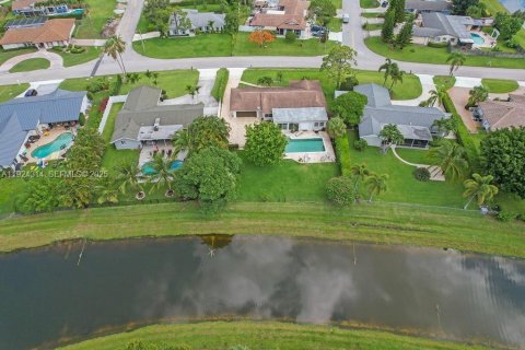 Снять в аренду виллу или дом в Палм-Бич-Гарденс, Флорида 3 спальни, 203.18м2, № 1984598 - фото 14