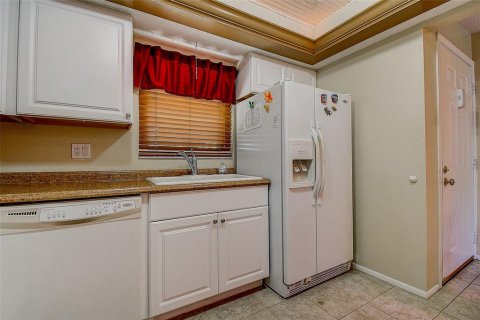 Condo in Saint Petersburg, Florida, 2 bedrooms  № 1614778 - photo 10