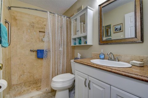 Condo in Saint Petersburg, Florida, 2 bedrooms  № 1614778 - photo 16