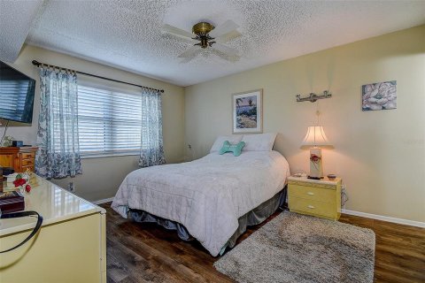 Condo in Saint Petersburg, Florida, 2 bedrooms  № 1614778 - photo 13