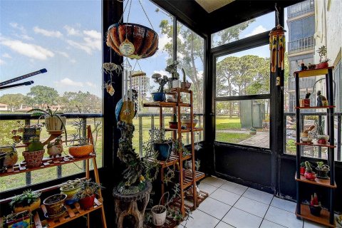 Condo in Saint Petersburg, Florida, 2 bedrooms  № 1614778 - photo 21