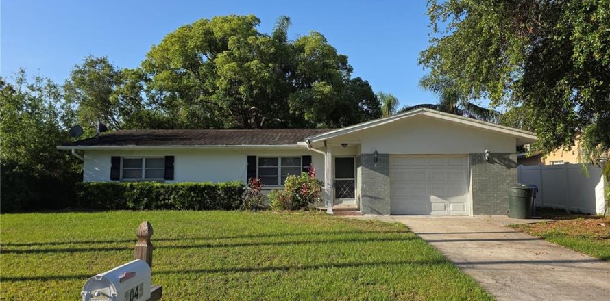 House in Dunedin, Florida 3 bedrooms, 123.93 sq.m. № 1771837