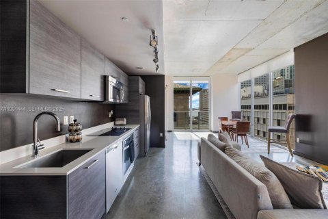 Снять в аренду кондоминиум в Майами, Флорида 2 спальни, 90.77м2, № 1990529 - фото 13