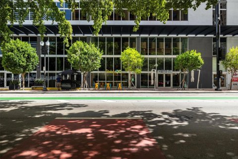 Снять в аренду кондоминиум в Майами, Флорида 2 спальни, 90.77м2, № 1990529 - фото 25