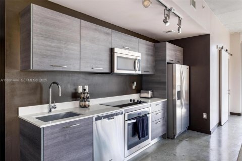 Снять в аренду кондоминиум в Майами, Флорида 2 спальни, 90.77м2, № 1990529 - фото 12