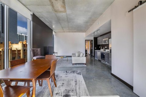 Снять в аренду кондоминиум в Майами, Флорида 2 спальни, 90.77м2, № 1990529 - фото 4