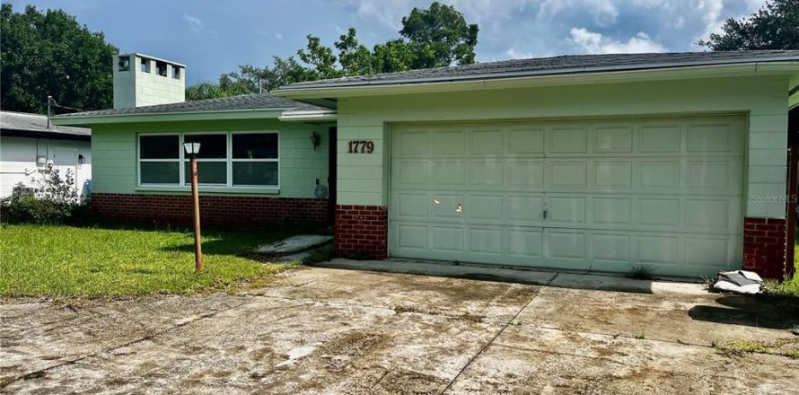 House in Saint Petersburg, Florida 3 bedrooms, 147.25 sq.m. № 1855554