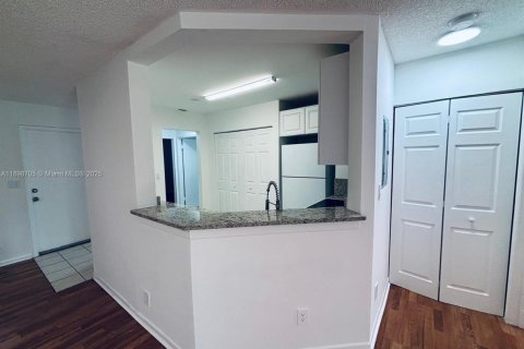 Купить кондоминиум в Окленд-Парк, Флорида 2 спальни, 94.76м2, № 1950556 - фото 5