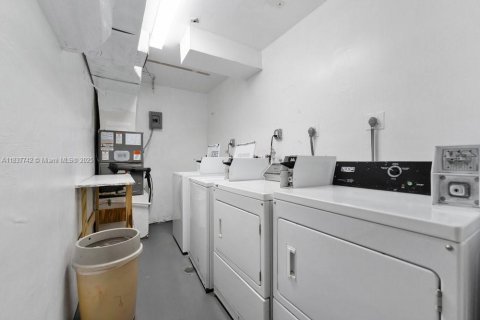 Condo in North Lauderdale, Florida, 2 bedrooms  № 1825955 - photo 22