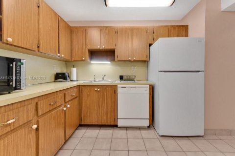 Condo in North Lauderdale, Florida, 2 bedrooms  № 1825955 - photo 12