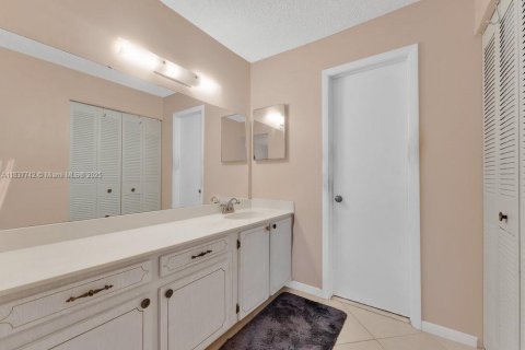Condo in North Lauderdale, Florida, 2 bedrooms  № 1825955 - photo 15