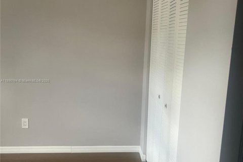 Copropriété à louer à Miami, Floride: 2 chambres, 84.73 m2 № 1946905 - photo 17