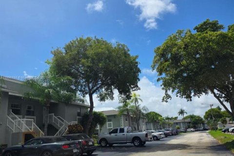 Copropriété à louer à Miami, Floride: 2 chambres, 84.73 m2 № 1946905 - photo 4