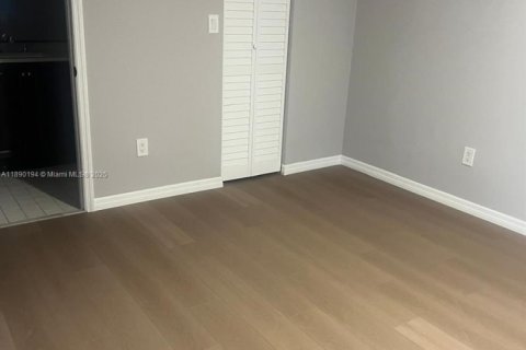 Copropriété à louer à Miami, Floride: 2 chambres, 84.73 m2 № 1946905 - photo 24