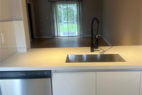 Copropriété à louer à Miami, Floride: 2 chambres, 84.73 m2 № 1946905 - photo 13