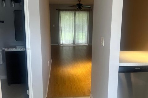 Copropriété à louer à Miami, Floride: 2 chambres, 84.73 m2 № 1946905 - photo 8