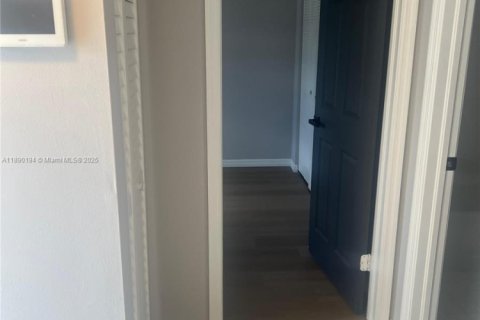 Copropriété à louer à Miami, Floride: 2 chambres, 84.73 m2 № 1946905 - photo 15