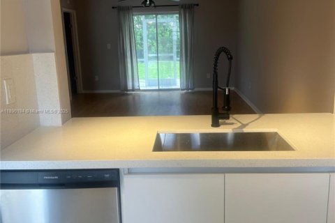 Copropriété à louer à Miami, Floride: 2 chambres, 84.73 m2 № 1946905 - photo 14