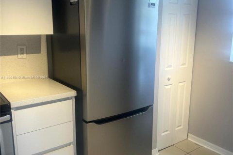 Copropriété à louer à Miami, Floride: 2 chambres, 84.73 m2 № 1946905 - photo 11
