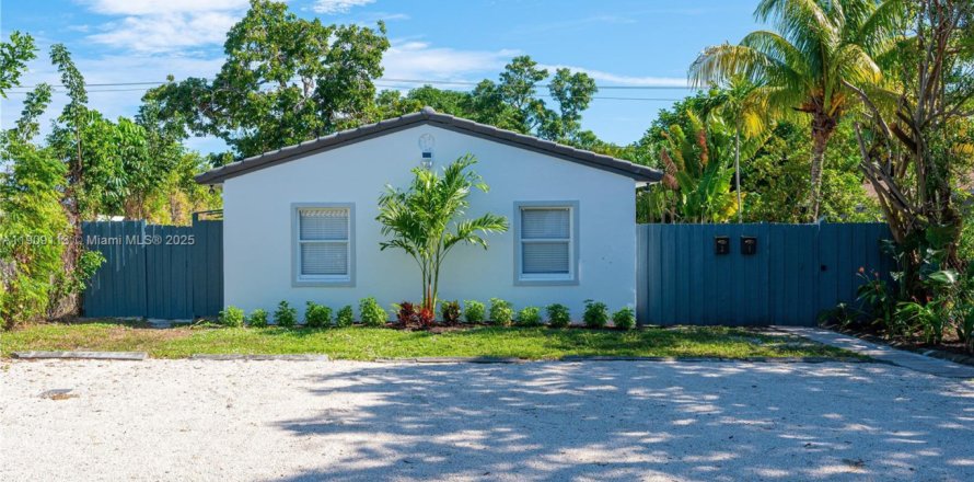 Commercial property in Fort Lauderdale, Florida 126.25 sq.m. № 1965326