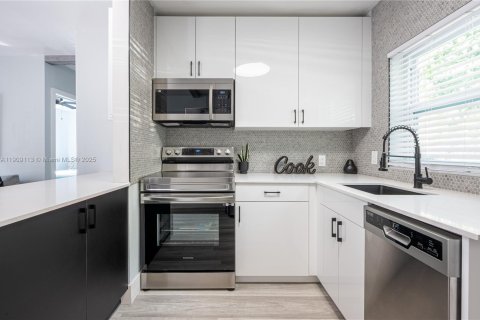 Commercial property in Fort Lauderdale, Florida 126.25 sq.m. № 1965326 - photo 5