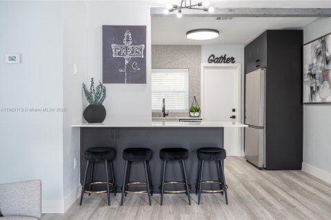 Commercial property in Fort Lauderdale, Florida 126.25 sq.m. № 1965326 - photo 6