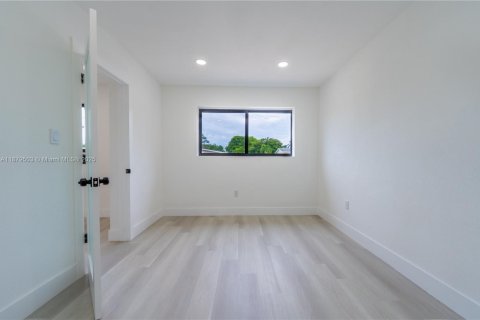 Купить виллу или дом в Майами-Гарденс, Флорида 4 спальни, 134.8м2, № 1977666 - фото 6