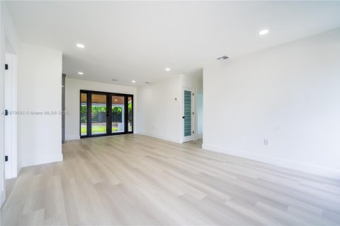 Купить виллу или дом в Майами-Гарденс, Флорида 4 спальни, 134.8м2, № 1977666 - фото 30