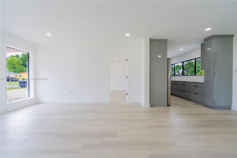 Купить виллу или дом в Майами-Гарденс, Флорида 4 спальни, 134.8м2, № 1977666 - фото 3